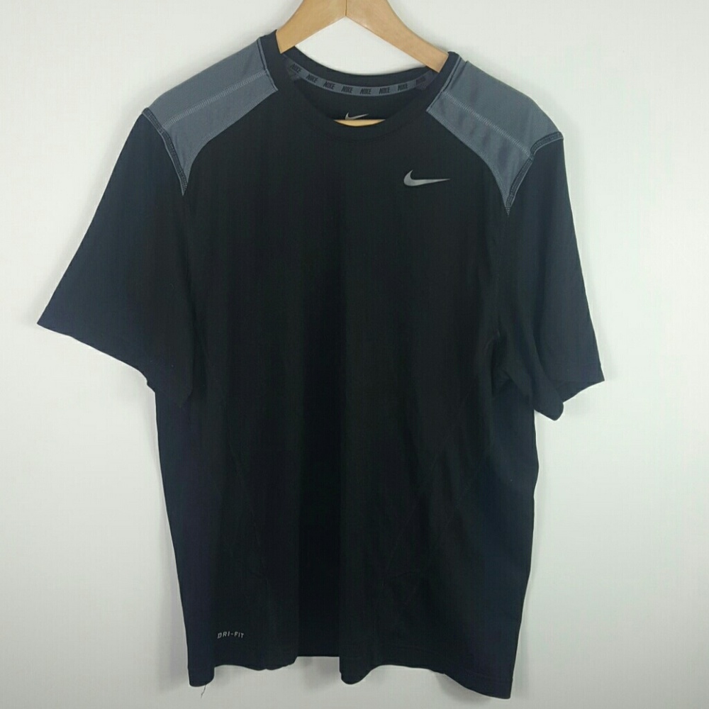 Nike Men's Dri fit short sleeve tee shirt XL